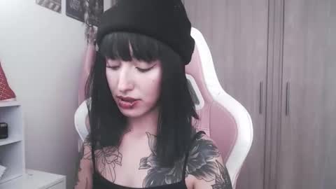 Snapshot of hell_666_xxx chatting on November 6, 2025, 11:04 pm cher online show from November 6, 2025, 11:04 pm