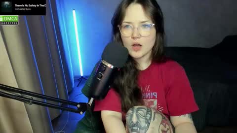 Red online show from September 22, 2025, 6:32 pm