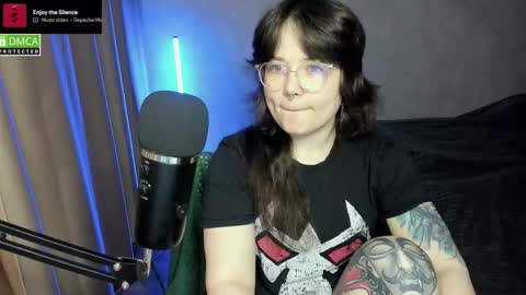 Red online show from October 10, 2025, 6:18 pm