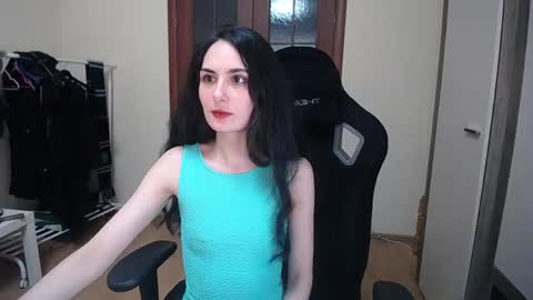 Snapshot of hella_helen chatting on May 19, 2026, 4:13 pm Helen online show from May 19, 2026, 4:13 pm