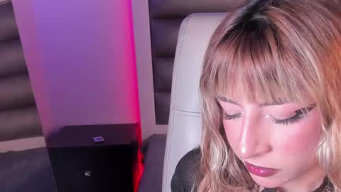 hellen__smith_ online show from May 30, 2026, 10:07 pm