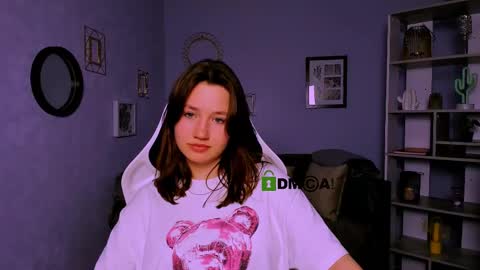 Helli online show from March 11, 2025, 2:43 am