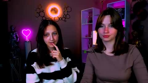 Helli online show from September 28, 2025, 7:19 pm