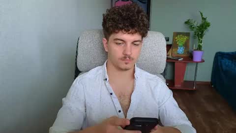 Snapshot of hellish_sugar chatting on June 22, 2026, 6:32 am Remy online show from June 22, 2026, 6:32 am