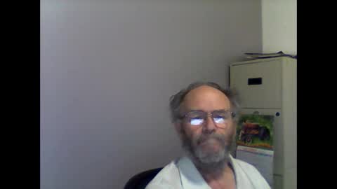 Snapshot of helopilot01 chatting on October 21, 2025, 12:33 am helopilot01 online show from October 21, 2025, 12:33 am