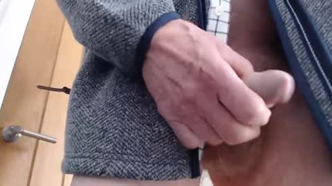 Snapshot of helpmegetitup70 chatting on February 19, 2025, 10:56 am older cock online show from February 19, 2025, 10:56 am