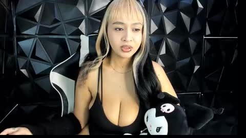 Snapshot of heluehorny13 chatting on October 25, 2025, 4:20 am heluehorny13 online show from October 25, 2025, 4:20 am