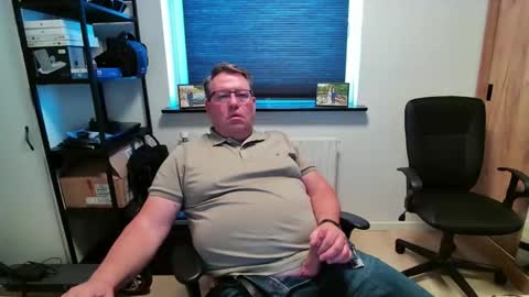 henrikrp1971 online show from April 8, 2026, 12:49 pm