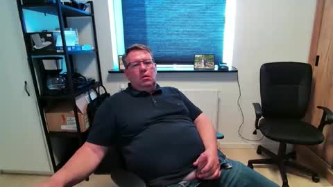 henrikrp1971 online show from April 30, 2026, 1:28 pm