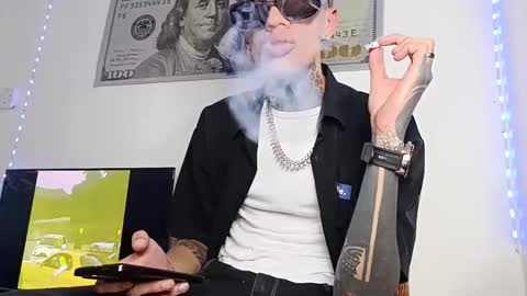 Snapshot of henzzeld420 chatting on March 22, 2026, 7:01 am Henzeld online show from March 22, 2026, 7:01 am