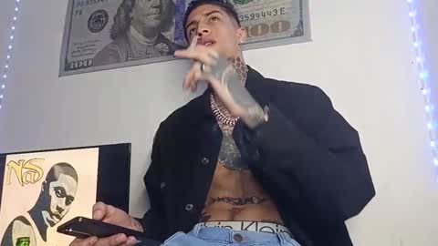 Snapshot of henzzeld420 chatting on March 23, 2026, 1:53 am Henzeld online show from March 23, 2026, 1:53 am