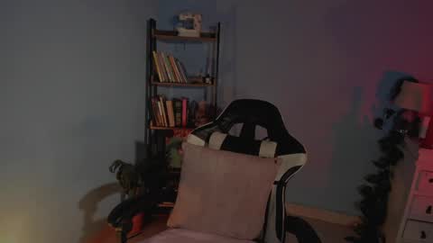 Hello I am Valentina independent Colombian model I love sensuality and pleasure welcome online show from April 16, 2026, 4:46 am