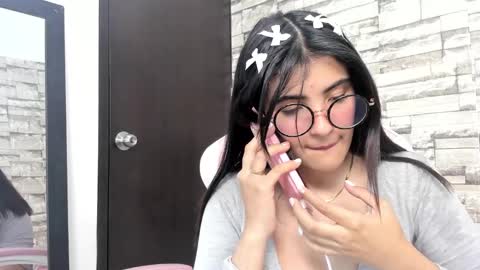 hera_elis online show from December 30, 2024, 7:42 pm