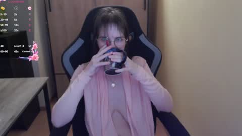 Snapshot of heraluna_ chatting on January 26, 2025, 10:35 pm HeraLuna online show from January 26, 2025, 10:35 pm