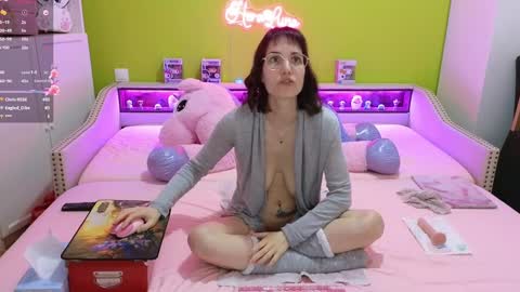 Snapshot of heraluna_ chatting on February 26, 2025, 2:04 am HeraLuna online show from February 26, 2025, 2:04 am