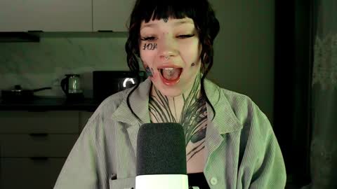 Snapshot of herbal_helpmepls chatting on February 4, 2025, 10:24 pm dirty Diana online show from February 4, 2025, 10:24 pm