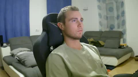 John Pearl online show from December 5, 2025, 7:10 pm