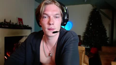 Snapshot of hercules__ chatting on January 29, 2025, 2:42 pm Gregblonde Alextattoo online show from January 29, 2025, 2:42 pm