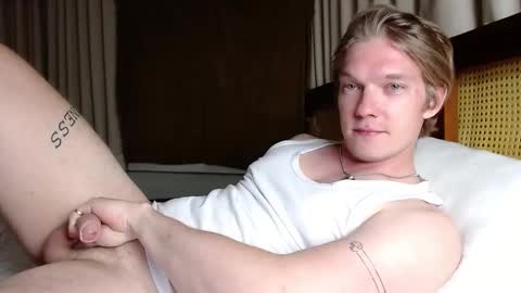 Snapshot of hercules__ chatting on February 19, 2025, 4:22 pm Gregblonde Alextattoo online show from February 19, 2025, 4:22 pm