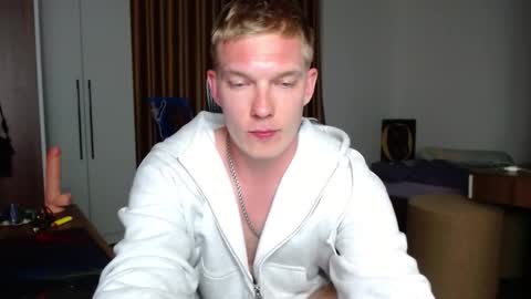 Snapshot of hercules__ chatting on September 9, 2025, 1:43 pm Gregblonde Alextattoo online show from September 9, 2025, 1:43 pm