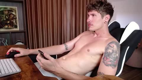 Snapshot of hercules__ chatting on September 12, 2025, 1:06 am Gregblonde Alextattoo online show from September 12, 2025, 1:06 am