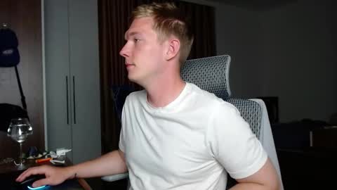 Snapshot of hercules__ chatting on September 16, 2025, 1:45 pm Gregblonde Alextattoo online show from September 16, 2025, 1:45 pm