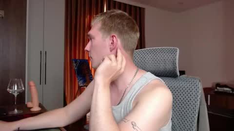 Snapshot of hercules__ chatting on September 17, 2025, 8:16 am Gregblonde Alextattoo online show from September 17, 2025, 8:16 am