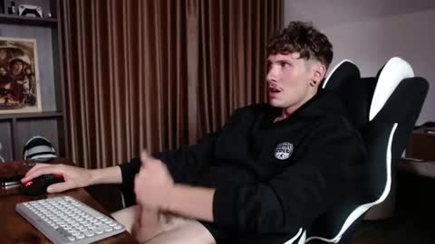 Snapshot of hercules__ chatting on September 28, 2025, 2:17 am Gregblonde Alextattoo online show from September 28, 2025, 2:17 am