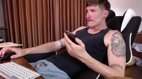 Snapshot of hercules__ chatting on October 24, 2025, 3:25 am Gregblonde Alextattoo online show from October 24, 2025, 3:25 am