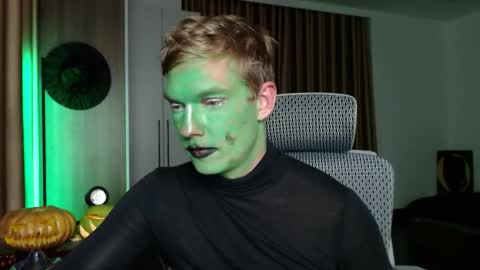 Snapshot of hercules__ chatting on October 31, 2025, 6:09 pm Gregblonde Alextattoo online show from October 31, 2025, 6:09 pm