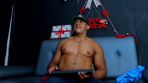 Snapshot of herculeswheeler chatting on December 10, 2024, 9:33 pm Hercules online show from December 10, 2024, 9:33 pm