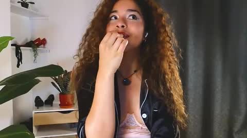 hercyqueen online show from February 13, 2026, 1:45 am