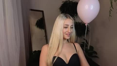 Snapshot of here_wego_again_ chatting on February 20, 2026, 6:19 am Elise online show from February 20, 2026, 6:19 am