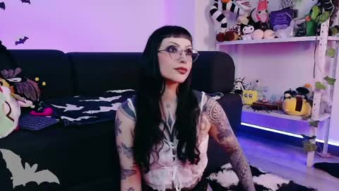 Snapshot of herinfernalmajesty chatting on June 8, 2026, 10:10 pm Marie online show from June 8, 2026, 10:10 pm