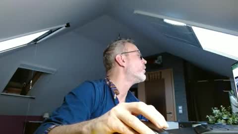 hering76 online show from January 7, 2025, 8:56 am