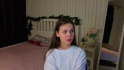 Nicole online show from March 19, 2026, 7:07 pm