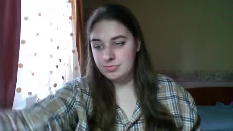 hess_luna_ online show from November 25, 2025, 10:04 am