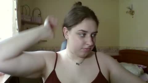 hess_luna_ online show from July 8, 2026, 9:03 am