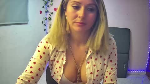 Snapshot of hestesiaxx chatting on December 11, 2024, 3:02 am Hestesiaxx online show from December 11, 2024, 3:02 am