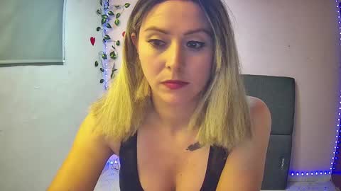 Snapshot of hestesiaxx chatting on December 14, 2024, 1:50 am Hestesiaxx online show from December 14, 2024, 1:50 am