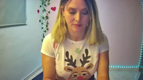 Snapshot of hestesiaxx chatting on December 19, 2024, 2:45 am Hestesiaxx online show from December 19, 2024, 2:45 am