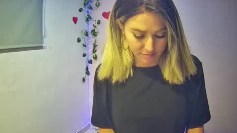 Snapshot of hestesiaxx chatting on December 28, 2024, 2:01 am Hestesiaxx online show from December 28, 2024, 2:01 am