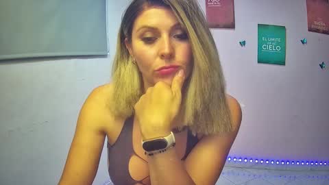 Snapshot of hestesiaxx chatting on September 10, 2025, 1:38 am Hestesiaxx online show from September 10, 2025, 1:38 am