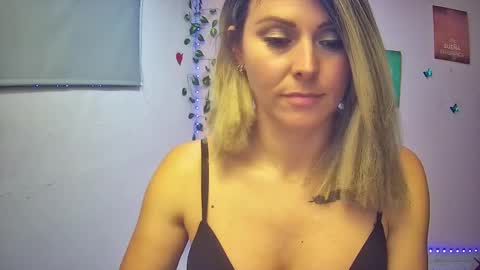 Snapshot of hestesiaxx chatting on September 13, 2025, 2:55 am Hestesiaxx online show from September 13, 2025, 2:55 am