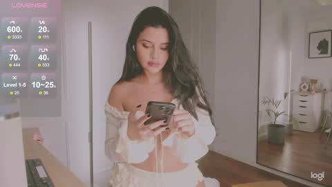 Snapshot of hevaenn chatting on December 3, 2024, 4:28 pm hi my name is Eva. online show from December 3, 2024, 4:28 pm