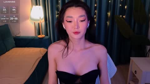 Snapshot of hey_herbal chatting on February 7, 2025, 2:37 pm Audrey online show from February 7, 2025, 2:37 pm