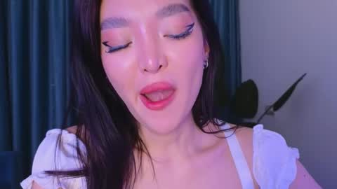 Snapshot of hey_herbal chatting on February 26, 2025, 5:50 pm Audrey online show from February 26, 2025, 5:50 pm