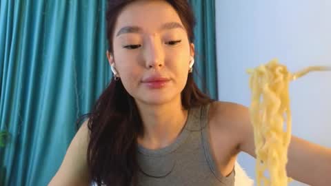 Snapshot of hey_herbal chatting on November 10, 2025, 2:49 pm Audrey online show from November 10, 2025, 2:49 pm