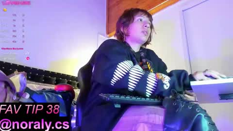 Snapshot of hey_noraly chatting on September 29, 2025, 4:06 am Noraly online show from September 29, 2025, 4:06 am