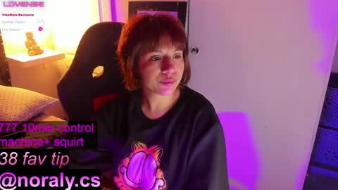 Snapshot of hey_noraly chatting on October 16, 2025, 4:24 am Noraly online show from October 16, 2025, 4:24 am